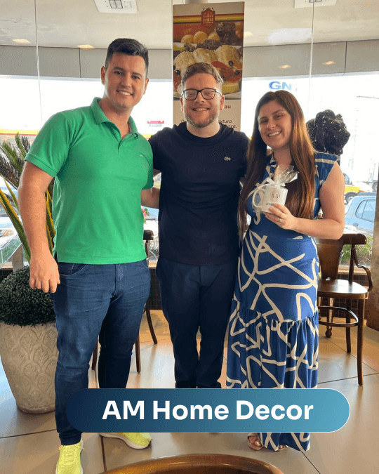 Vítor Parraga com os donos da AM Home Decor