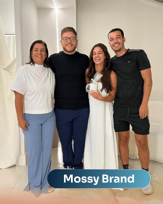 Vítor Parraga com o time da Mossy Brand